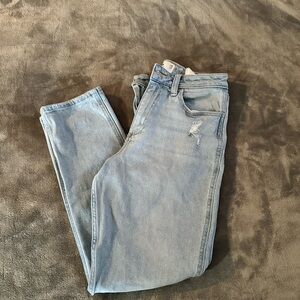 Hollister Light Blue Curvy High-Rise Mom Jeans